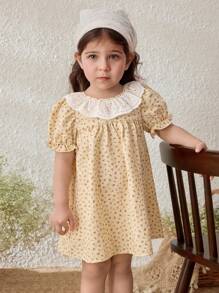 Blossori Vestito per neonata con colletto a balza e maniche a sbuffo, con fantasia floreale ditsy di colore albicocca, da vacanza rustica