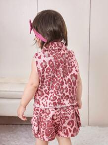 Chaleco corto de mezclilla con estampado de leopardo rosa, de estilo callejero y vanguardista, para bebé niña. Confeccionado en tela de algodón, con bolsillos decorativos y cierre de botones. Prenda versátil y de moda para bebés niñas durante todo el año. - Rosa - Ver 2