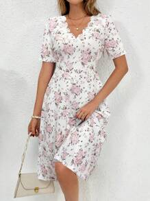 SHEIN Clasi Elegantes Damenkleid im A-Linie Schnitt mit V-Ausschnitt, Muschelsaum und blumenprint für den Sommerurlaub