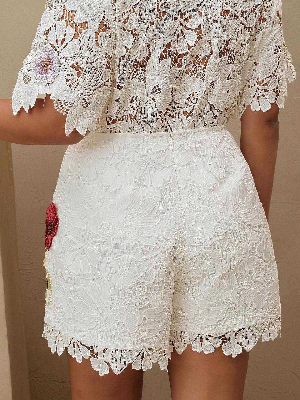 Plus Size Women's Elegant Romantic Embroidered 3D Lace Floral Applique White Shorts