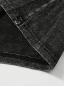 ROMWE MEN Street Life T-shirt à manches courtes décontracté et ample avec impression de slogan pour homme, présentant une décoration de patch asymétrique unique pour une esthétique d'avant-garde, convenant à un style de mode décontracté et moderne - Noir - Voir 5