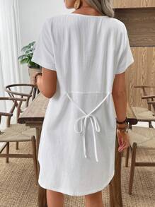 SHEIN LUNE فستان صيفي قصير كاجوال لون أحادي الرقبة على شكل حرف V بأكمام قصيرة للسيدات - أبيض - مشاهدة 2