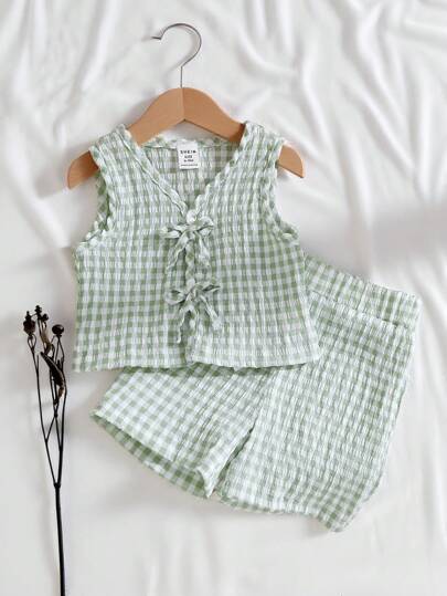 SHEIN Vintaside Kids Conjunto de verano 2025 de niña bebé/niña pequeña con top sin mangas a cuadros en verde claro + shorts a cuadros en verde claro