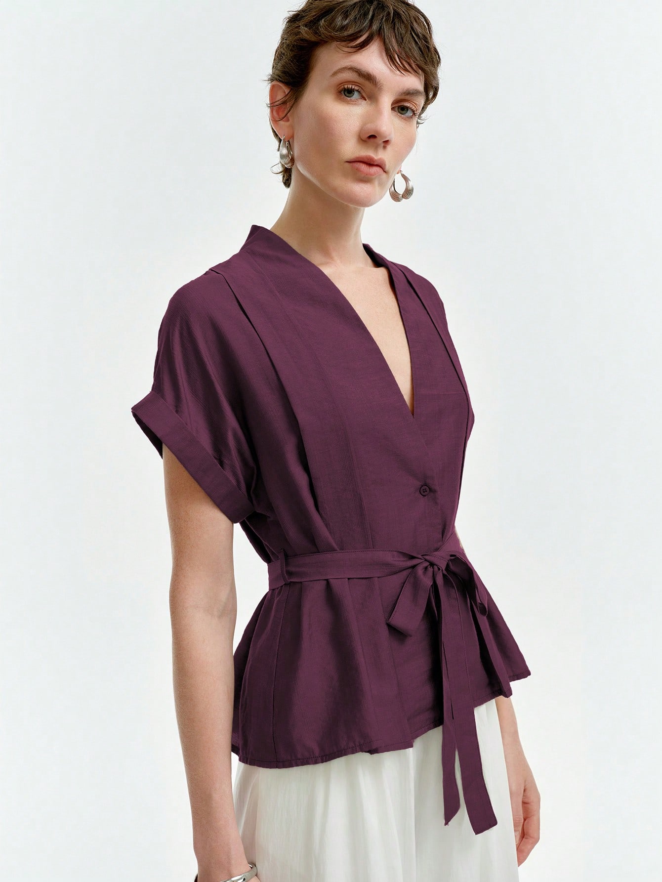 Aalyst قميص لينن بأكمام قصيرة مطوية وطيات على الكت...