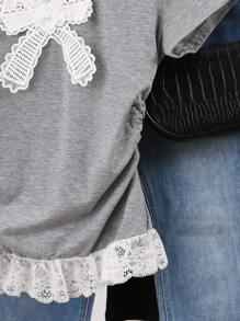 SHEIN 女式休闲夏季 T 恤，蝴蝶结，蕾丝下摆，褶边，修身短袖 - 灰色 - 查看 3