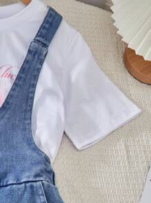 Set da 2 pezzi per ragazze adolescenti composto da maglietta stampata e pantaloni salopette in jeans con fiocco