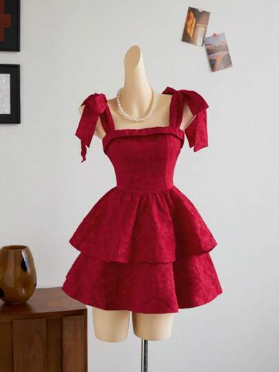 Elamini Vestido corto de línea A con patchwork, fruncidos, dos niveles y hombros con nudo en tela jacquard