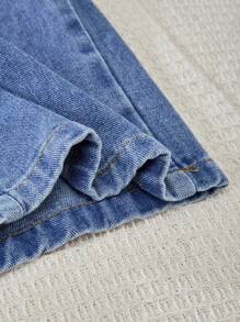 Set da 2 pezzi per ragazze adolescenti composto da maglietta stampata e pantaloni salopette in jeans con fiocco