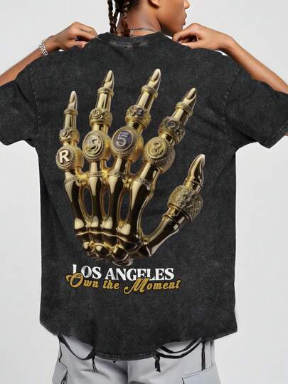 Street Life Herren Destroyed T-Shirt mit 3D-Design, das realistisch eine Hand darstellt. Der Gesamtstil ist lässig und modisch, mit einem Hauch von Avantgarde