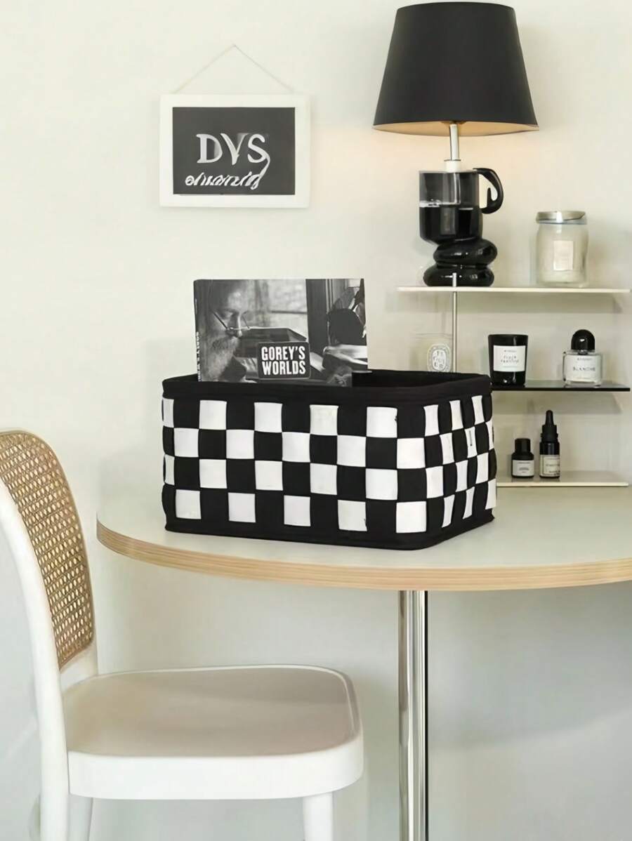 1PC Handmade Checkerboard Pattern Felt Desk Organizer Storage Bag Basket Desktop Modern Storage Pouch For Cosmetics Skin Care Products Sundries Storage Black And White Grid Creative Storage Bin For Toys Home Decor Office Supplies