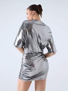 LYSMO 2025年夏季新款女式金属涂层宽松上衣，搭配褶饰修身迷你裙。Y2K风格，重金属，时尚前卫，轻盈派对氛围