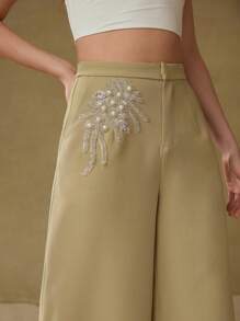 MOTF PREMIUM بنطال ذو جيوب مائلة مزين بخرز اللؤلؤ الاصطناعي