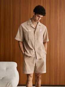 Manfinity VCAY 2 件男士休闲宽松短袖衬衫和松紧腰直筒短裤套装 - 霧霾藍 - 查看 3