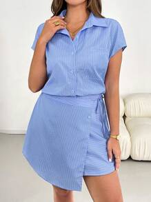 SHEIN Essnce 大码女装春夏时尚休闲宽松舒适日常蓝色条纹二合一短袖纽扣衬衫裙，适合办公室穿着、工作场合、职业女性服装、早午餐装、下午茶会穿着，充满欧洲夏季风情，女士衬衫裙 - 藍色 - 查看 1
