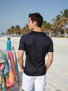 Manfinity Swimmode Men's Contrast Color Patchwork Short Sleeve Rashguard Swimsuit, Sunscreen & Surfing Beach Wear For Men BeachModeOn