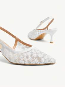 CUCCOO CHICEST 女士尖头白色蕾丝花网优雅仙女风格婚礼派对踝带细高跟鞋