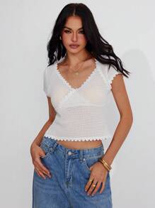 Roylia Vải dệt kim nhung đàn hồi cao, Vải dệt kim Jacquard đàn hồi cao, Vải đục lỗ có họa tiết, Vải lưới, Ôm sát, Làm thon gọn, Cổ chữ V sâu, Tay ngắn, Viền xẻ, Eo bó, Cổ ren, Ren chắp vá, Trong mờ, Hoa vỏ sò, Viền xếp nếp, Kỳ nghỉ, Lễ hội, Thanh lịch, Gợi cảm, Sang trọng, Lãng mạn, Đi làm, Tối giản, Cổ điển, Gợi cảm, Áo phông nữ dài thường mùa Xuân/Hè - trắng - Xem 3