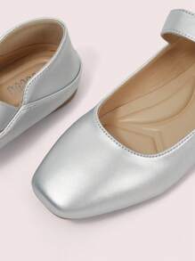 CUCCOO DOLLMOD Bailarinas cómodas y suaves de vestir estilo clásico para mujer con decoración de hebilla dorada y puntera cuadrada, zapatos de oficina/escuela de estilo retro y vintage - Plateado - Ver 7