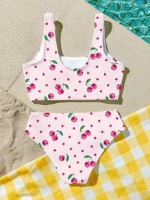 Conjunto de biquini y camiseta informal minimalista para niña preadolescente, con estampado de cerezas rosas y corazones rosas, adecuado para vacaciones de verano