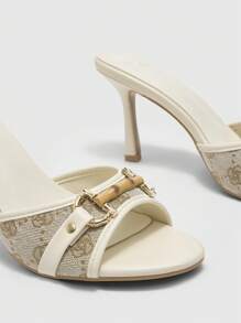 CUCCOO BIZCHIC Dames beige PU gemengd met gouden gesp decor retro mode 8.8CM hoge hak puntige neus muil hoge hak sandalen