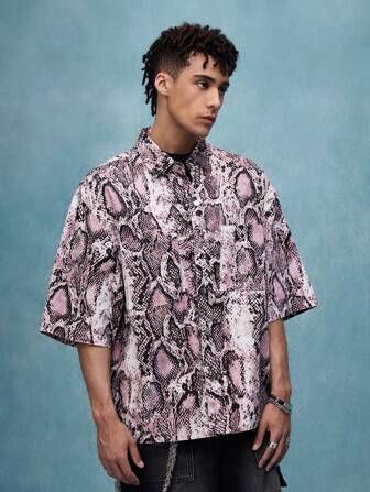 Street Life قميص جينز بتصميم مربع مطبوع بنمط جلد الثعبان، للرجال، موضة الشارع، صيفي، هالوين