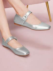 CUCCOO DOLLMOD Bailarinas cómodas y suaves de vestir estilo clásico para mujer con decoración de hebilla dorada y puntera cuadrada, zapatos de oficina/escuela de estilo retro y vintage - Plateado - Ver 5