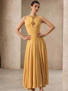 Aveloria 新款法式度假风优雅女士富贵露肩镂空3D花卉装饰收腰显瘦垂坠不对称下摆无袖长裙 - 黃色 - 查看 3