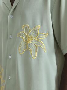 Ontre Ropa de hombre nueva para el verano 2025, adecuada para vacaciones en la playa, ropa de club, atuendo de maestro, festival de música country, ropa de calle, estilo de Estocolmo, Día de la Independencia, camisa casual de manga corta con bordado floral y un solo bolsillo