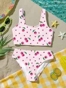 Conjunto de biquini y camiseta informal minimalista para niña preadolescente, con estampado de cerezas rosas y corazones rosas, adecuado para vacaciones de verano