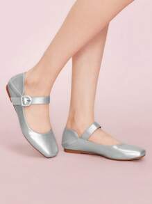 CUCCOO DOLLMOD Bailarinas cómodas y suaves de vestir estilo clásico para mujer con decoración de hebilla dorada y puntera cuadrada, zapatos de oficina/escuela de estilo retro y vintage - Plateado - Ver 1