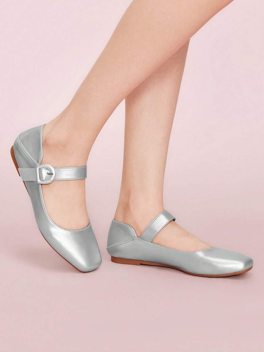 CUCCOO DOLLMOD Bailarinas cómodas y suaves de vestir estilo clásico para mujer con decoración de hebilla dorada y puntera cuadrada, zapatos de oficina/escuela de estilo retro y vintage - Plateado - Ver 1