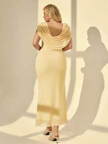 Auralis 大码女式纯色垂坠领美人鱼下摆修身优雅连衣裙 - 杏色 - 查看 2