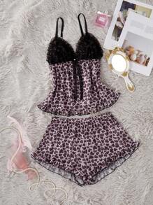 SHEIN Set de 2 piezas Pijama corto de camiseta de cuello en V con estampado de corazón y decoración floral 3D, de malla