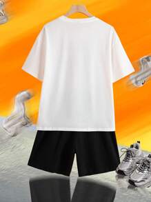 Astro Boy X SHEIN Conjunto de 2 piezas para niño preadolescente de camiseta de manga corta holgada con estampado de letras y dibujos animados, y pantalones cortos con cinta de color en bloque para el verano - Blanco y Negro - Ver 2