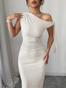 Rafferiza Robe longue fendue, élégante, sexy et mignonne pour les dates de la Saint-Valentin, les soirées et les vacances. En matière tricotée à haute élasticité, avec texture plissée et épaules obliques. Coupe près du corps