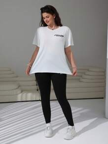 SHEIN EZwear 大码夏季休闲字母印花短袖T恤和紧身裤两件套 - 黑與白 - 查看 6