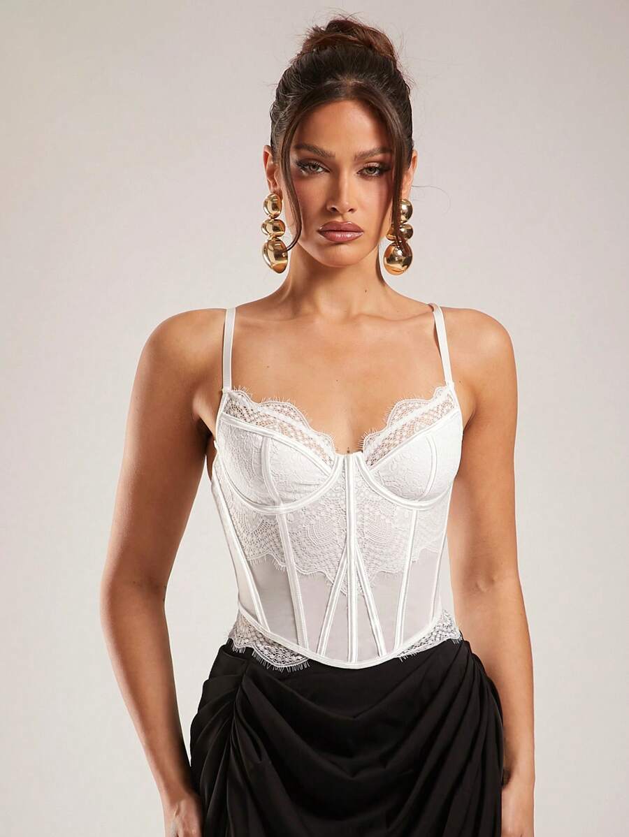 Silquee 女士优雅白色吊带蕾丝文胸上衣，夏季时尚，适合办公室穿着和日常穿着 - 白色 - 查看 1