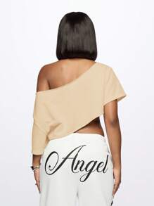 SUMWON WOMEN 超大露肩图案印花短款 T 恤秋季系列做旧毛边时尚宣言运动休闲都市风格 - 米色 - 查看 2