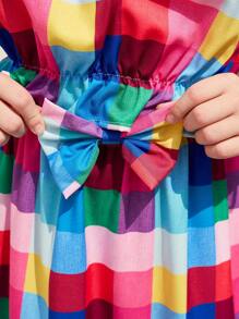 SHEIN Set de 2 piezas, Top corto con volantes de cuadros de colores y falda a juego decorada con lazo para vacaciones de niñas