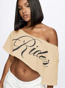 SUMWON WOMEN 超大露肩图案印花短款 T 恤秋季系列做旧毛边时尚宣言运动休闲都市风格 - 米色 - 查看 3