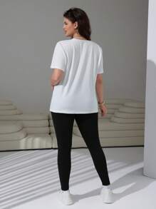SHEIN EZwear 大码夏季休闲字母印花短袖T恤和紧身裤两件套 - 黑與白 - 查看 2
