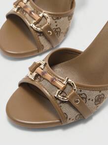 CUCCOO BIZCHIC 棕色 PU 皮革混合金扣装饰 3.5 英寸高跟圆头复古穆勒凉鞋