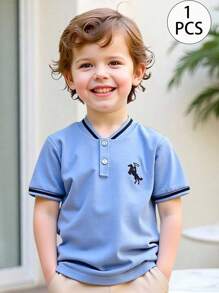 SHEIN Camisa polo de manga corta con cuello medio abierto, bordado de caballo, estilo deportivo casual colegial. Versátil, cómoda para salidas, escuela, reuniones, hogar. Adecuada para primavera, verano, escapadas, vacaciones, viajes, relax, tomar el sol. - Azul - Ver 3