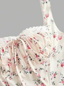 SHEIN MOD 方领蕾丝前片后褶碎花连衣裙，派对连衣裙，早午餐连衣裙，度假连衣裙，宴会连衣裙，情人节连衣裙，新年连衣裙，海滩度假装