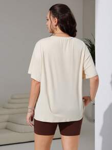 SHEIN EZwear Camiseta de hombro caído con gráfico de letra y shorts de motociclista para el verano en tallas grandes