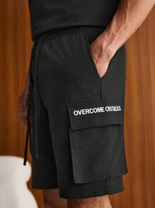 Manfinity VCAY 宽松男士字母图案翻盖口袋带扣抽绳腰短裤 - 黑色 - 查看 6