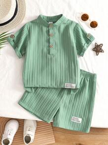 SHEIN Conjunto de 2 piezas con camiseta de manga corta con cuello mao y apliques, y pantalones cortos de rayas tejidos para niños pequeños, adecuado para ocasiones casuales, escolares, al aire libre, primavera y verano, Ramadán