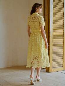 MOTF STUDIO VESTIDO MIDI CINTURADO CON HEBILLA DE ENCAJE GUIPURE