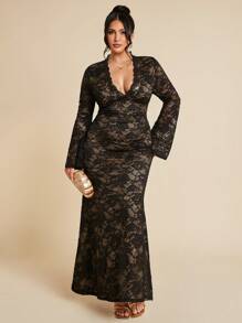 SHEIN BAE Plus Size Women Vacation Lace See-Through V-Neck Tight Fit Mini Dress, Spring/Summer,Fourth Of July Women,4th Of July,4th Of July Curve, Vacation,Vacay Outfits Women,Club Outfits Women Sexy,Birthday Dresses For Women,Airport Outfit For Wome,Graduation,Valentine's Day,Valentine Outfits For Women - Black - View 2