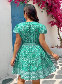 SHEIN VCAY 大码女式蓝色花卉印花短裙，V 领短袖腰部系带蝴蝶结 A 字裙，波西米亚风休闲西部音乐节海滩太阳裙 - 綠色 - 查看 2